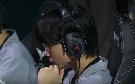 Lck：deft重回巅峰难救主！t1让一追二送dk首败