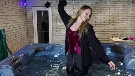 Luna Takes A Bath In The Hot Tub Get Your Snaps