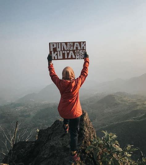 Beberapa Gunung Di Bogor Yang Cocok Untuk Pendaki Pemula Mounture