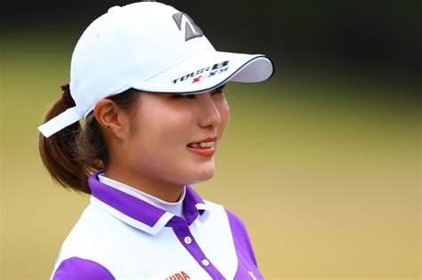 ＜中間速報＞高橋彩華が首位キープ 淺井咲希ら3差、渋野日向子は一つ落とし6差