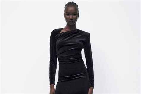 Los Vestidos De Terciopelo Negros De Zara Que Mejor Sientan Moda