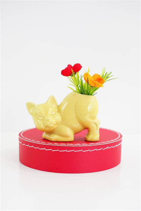 Sold 1940s Crouching Yellow Cat Planter By Morton Pottery Wise Apple Vintage