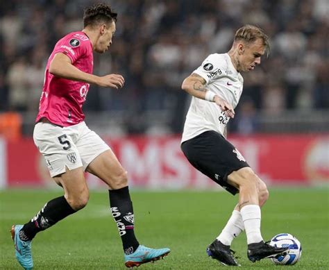 Corinthians tem retrospecto equilibrado no Equador mas é freguês do