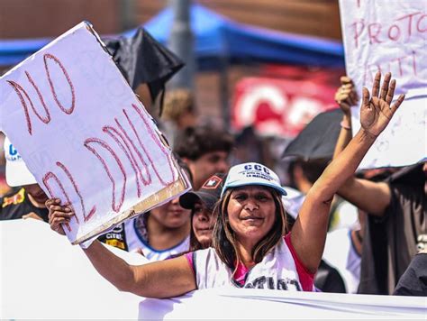 La justícia suspèn la reforma laboral que Milei vol imposar per decret