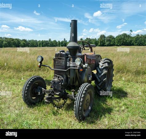 historic lanz bulldog tractor  lanz bulldog   tractor