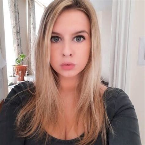 Hot Sexy Heather McPherson Bikini Pics