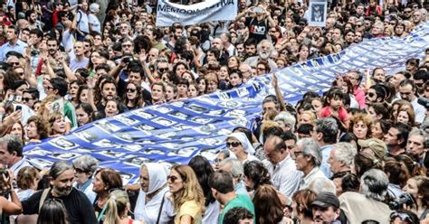 A 47 años del golpe una multitud marchó a Plaza de Mayo en el Día de