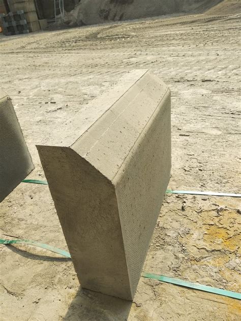 Outdoor Gray Concrete Kerb Stone For Landscaping At Rs 200 Piece In Mumbai