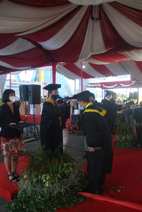 Wisuda Program Sarjana Dan Pascasarjana Universitas Palangka Raya