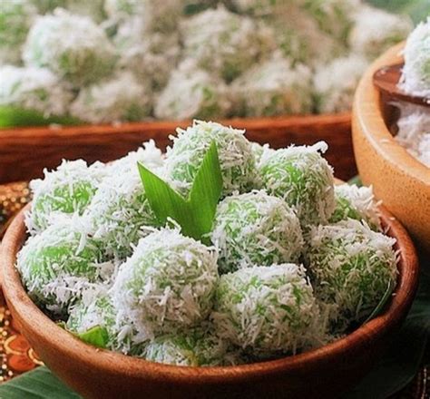 Menyibak Asal Usul Jajanan Klepon Si Bulat Manis Yang Ngangenin