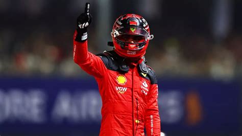 Carlos Sainz Beats George Russell To Singapore Gp Pole As Angry Max