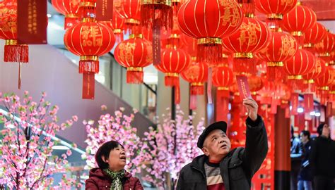 中国传统节日元宵节上的猜灯谜活动 元宵节 活动 传统节日 新浪新闻