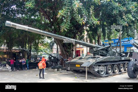 Us Army M Mm Self Propelled Gun From The Vietnam War On Display