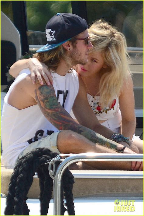 Ellie Goulding And Boyfriend Dougie Poynter Pack On The Pda During Ibiza