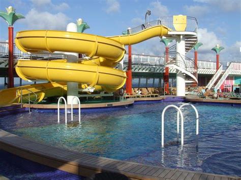 Norwegian Pearl Activities