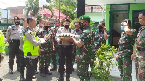 Rayakan HUT TNI Ke 77 Polresta Malang Kota Berikan Kejutan Pada Satuan