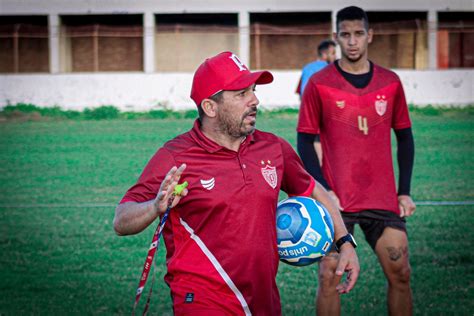 Imperatriz anuncia novo técnico após saída de profissional por mal