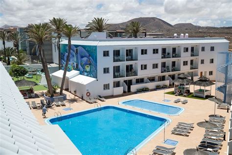 Surfing Colors i Corralejo | Book online nu!