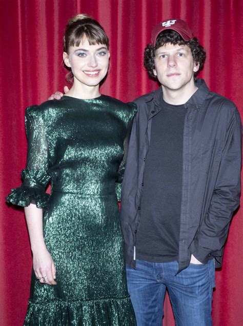 Jesse Eisenberg And Imogen Poots Shop Fast Lisa Unibo It