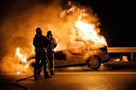 Fahrzeugbrand Was Tun Bei Einem Brennenden Auto