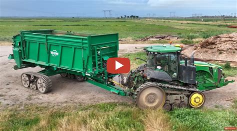 Mist Ber Den Mais Streuen Mit Einem John Deere Rt Und Tebbe