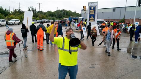 Port strike leads to panic-buying, but experts say there’s no need