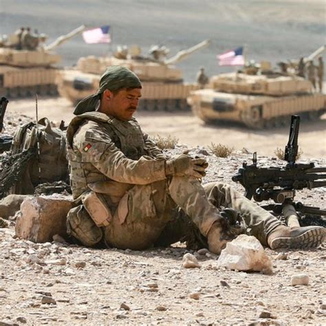 Трима американски военни са убити при атака с дронове, Байдън заподозря ...