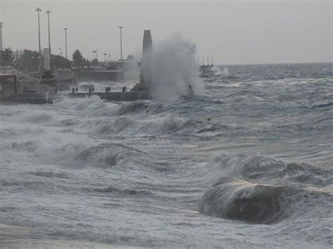 Maltempo Mareggiate Su Coste Calabresi Danni A Strutture Giornale