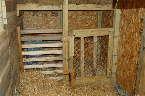 Our Little Backyard Farm: Pallet Goat Shed