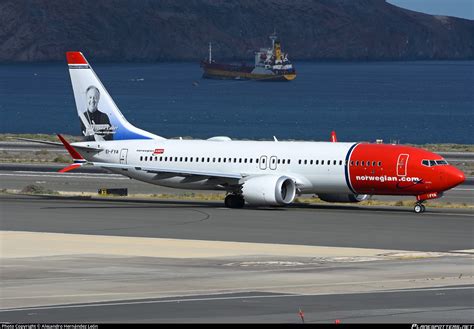 EI FYA Norwegian Air International Boeing 737 8 MAX Photo By Alejandro