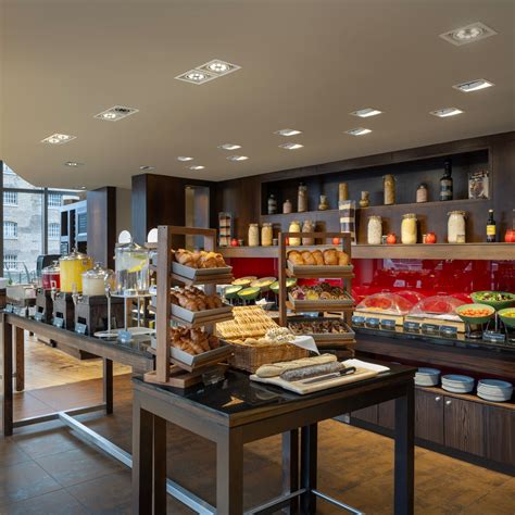 Guest Services and Amenities at London Marriott Canary Wharf 13