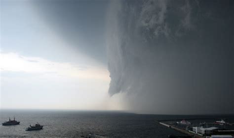 Explosive Wetterlage In Berlin Und Brandenburg Unwetter Und Tornados