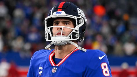 Daniel Jones Reacts To Report Giants Havent Decided On His Future