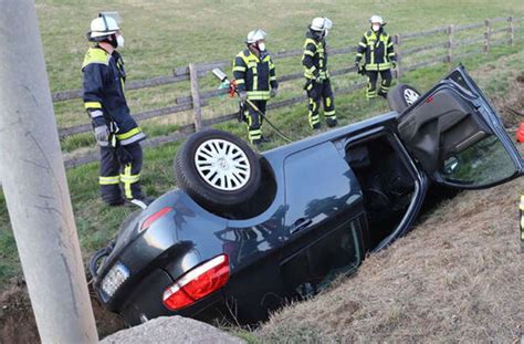 Unfall Auf Der B Bei Kirchheim Teck J Hrige Berschl Gt Sich Mit