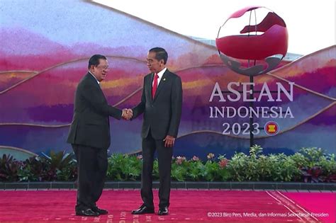 Jokowi Sambut Kedatangan Pimpinan Negara Peserta Ktt Ke 42 Asean