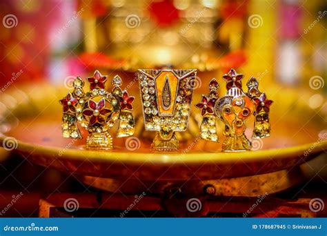 Lord Vishu Balaji Chakra Symbol - Shanku Chakra Namam Lord Vishnu Balaji Auspicious Holy Symbol ...