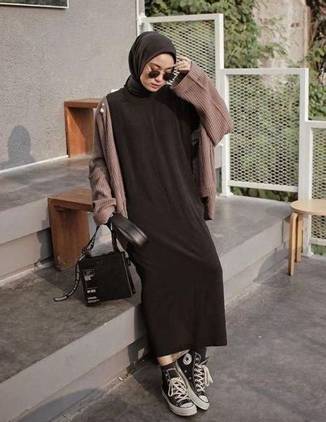 Dress Hitam Polos Hijab Inspirasi Ootd Dress Hitam Hijab Untuk