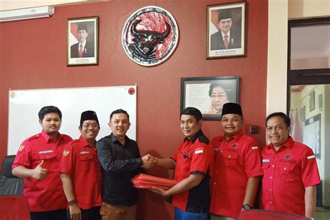 Dpc Pdip Surabaya Serahkan Berkas Pendaftaran Bakal Cawali Ke Dpd