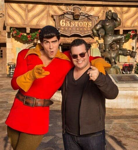 Josh Gad Visits Rapunzel Mimics Olaf And Flynn Riders Smolder