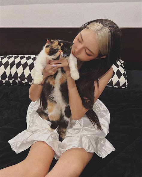 Hot girl phòng gym khoe thân hình đáy thắt lưng ong cực quyến rũ