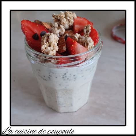 Porridge Au Lait Damande Graine De Chia Flocon Davoine Aux Fraises