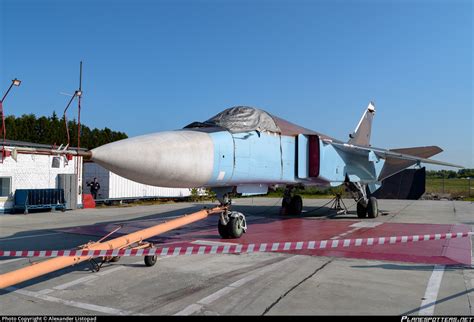 Untitled Sukhoi Su-24 Photo by Alexander Listopad | ID 1067204 | Planespotters.net