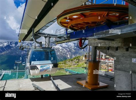 Kreuzboden Hohsaas Cable Car Arriving At Top Station Saas Grund