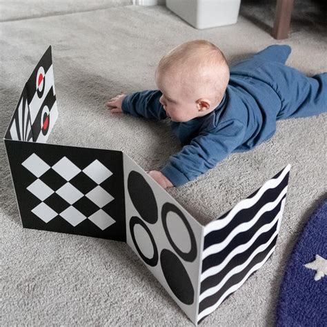 0+ Month Baby Sensory Board | High Contrast Black & White Sensory Board ...