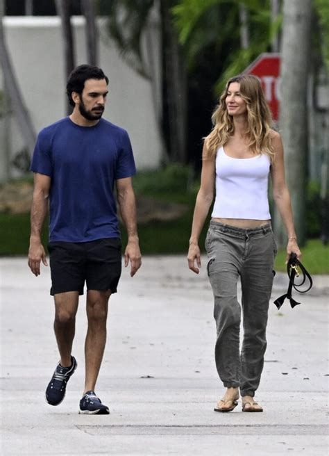 Gisele B Ndchen Est Gr Vida Do Namorado Joaquim Valente Aos Anos