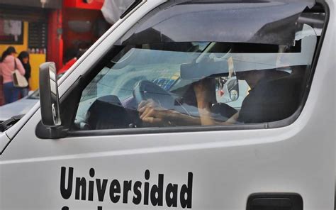 Choferes De Urvan Combinan Volante Y Celulares Semot El Sol De