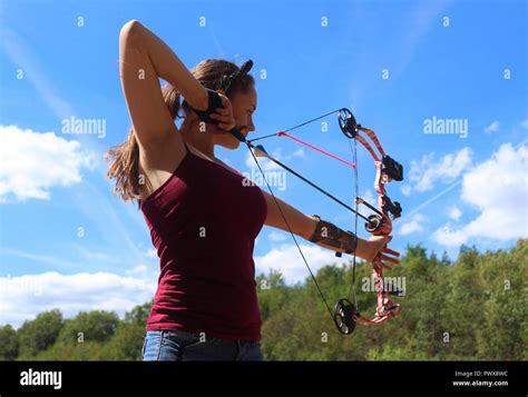 Archery Fast Shooting Girl