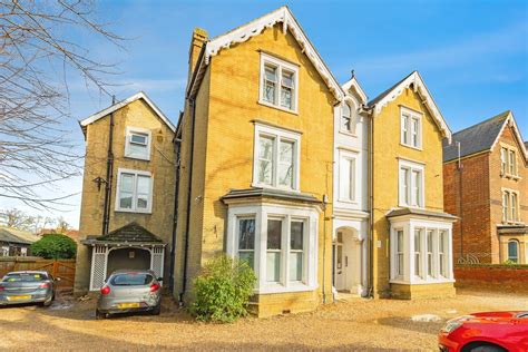 2 Bedroom Ground Floor Flat For Sale In 97 Ashburnham Road Bedford