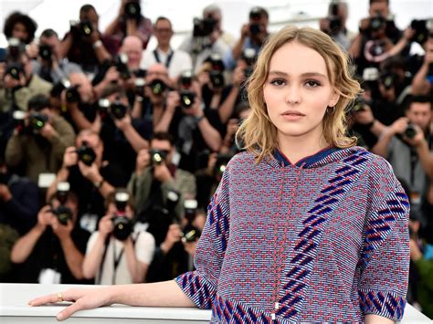 Lily Rose La Hija Millennial De Johnny Depp Que Arrasa En La Moda Nueva Musa De Lagerfeld E