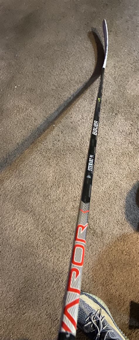 Intermediate Right Handed P88M Vapor Hyperlite Hockey Stick SidelineSwap